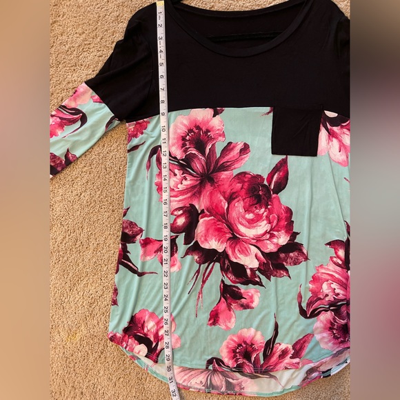 Boutique top.  I cannot read the tag to see material. - Picture 4 of 6